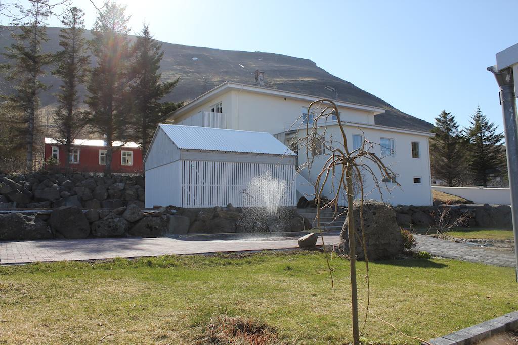 The Guesthouse By The Fjord Thingeyri Экстерьер фото